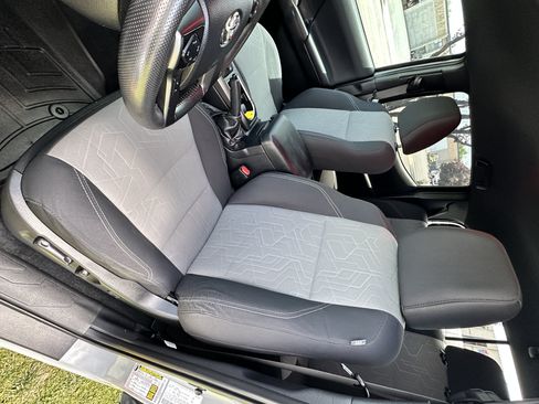 Used 2021 Toyota Tacoma TRD Sport w/ Technology Package AWD/4WD image 17