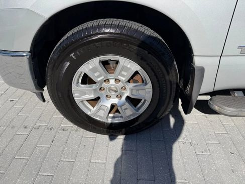 Used 2017 Nissan Titan SV image 9