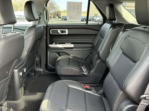 Used 2022 Ford Explorer XLT w/ Equipment Group 202A image 14