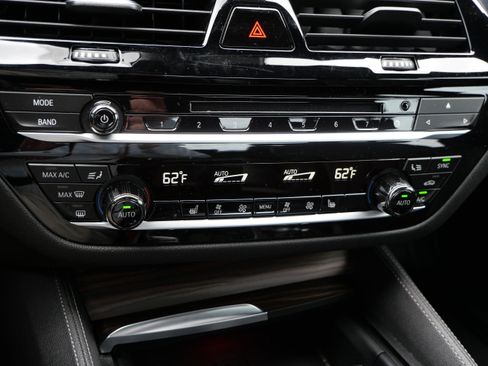 Used 2018 BMW M550i xDrive AWD/4WD image 23