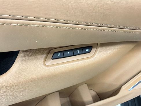 Used 2017 Cadillac Escalade Platinum RWD image 18