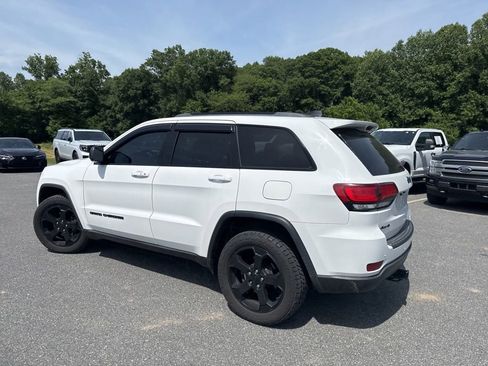 Used 2019 Jeep Grand Cherokee Laredo AWD/4WD image 4