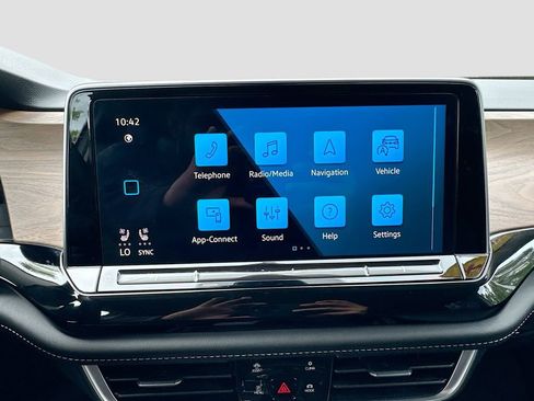 Used 2024 Volkswagen Atlas SE FWD image 18
