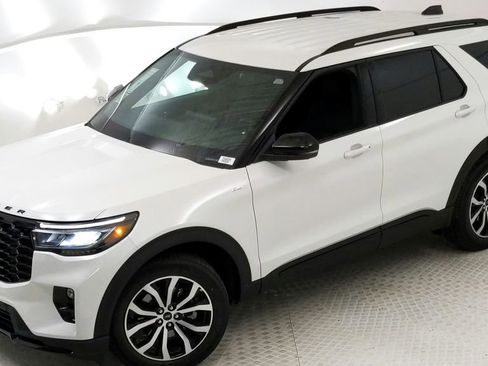 New 2025 Ford Explorer ST-Line w/ Premium Package image 19