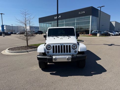 Used 2018 Jeep Wrangler Unlimited Sahara w/ Max Tow Package image 2