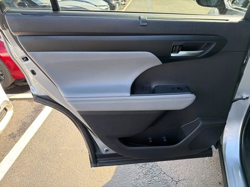 Used 2022 Toyota Highlander XLE image 21