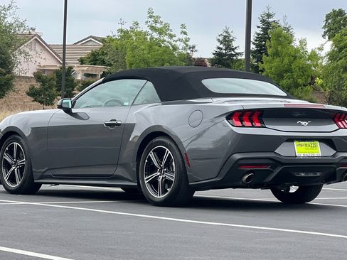 Used 2025 Ford Mustang Convertible RWD image 3