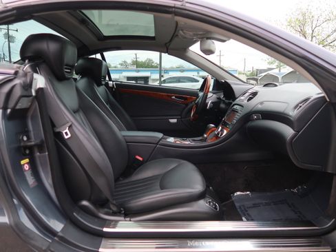 Used 2011 Mercedes-Benz SL 550 image 34