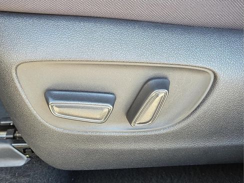 Used 2022 Toyota Highlander LE image 16