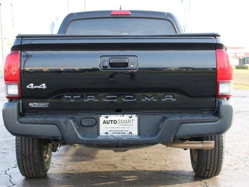 Used 2019 Toyota Tacoma SR image 5