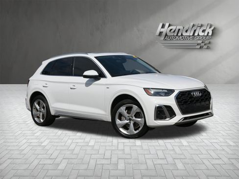 Used 2022 Audi Q5 2.0T Premium Plus w/ Premium Plus Package AWD/4WD image 2