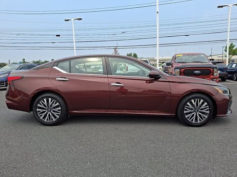 Used 2023 Nissan Altima 2.5 SV FWD image 7