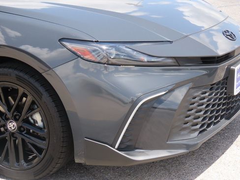 Used 2025 Toyota Camry SE w/ Convenience Package FWD image 5