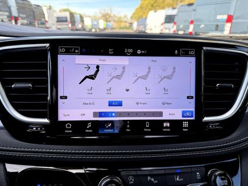New 2026 Chrysler Pacifica Limited w/ Uconnect Theater Family Group FWD image 14