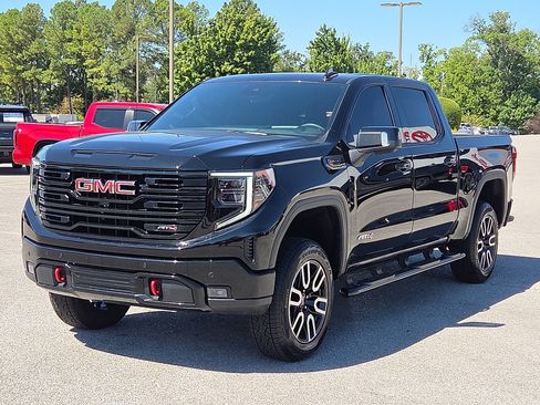 Used 2024 GMC Sierra 1500 AT4 w/ Technology Package AWD/4WD image 2