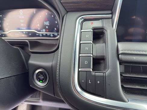 Used 2024 Chevrolet Suburban LT image 20