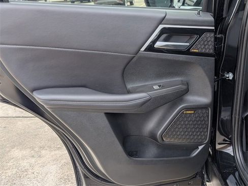 Used 2025 Mitsubishi Outlander SE image 23