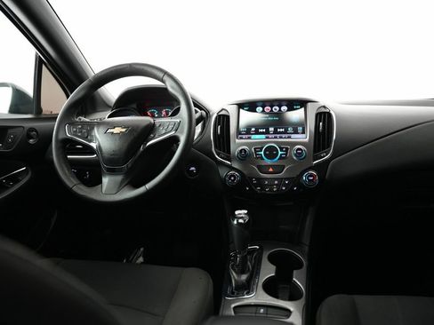 Used 2018 Chevrolet Cruze LT w/ Sun And Sound Package FWD image 10