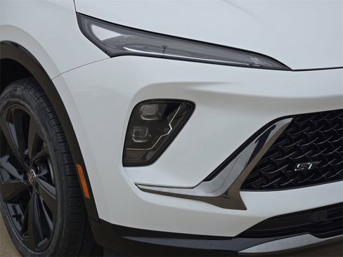 Used 2025 Buick Envision Sport Touring image 29