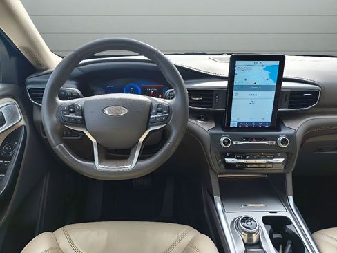 Used 2020 Ford Explorer Platinum w/ Premium Technology Package image 33