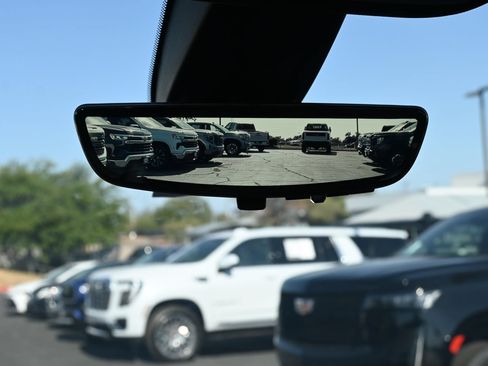 Used 2023 Chevrolet Traverse Premier FWD image 15