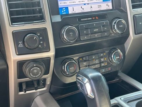 Used 2019 Ford F150 Lariat w/ FX4 Off-Road Package AWD/4WD image 29