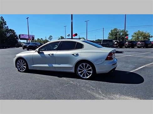 Used 2020 Volvo S60 T5 Momentum image 27