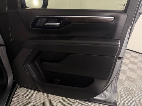 Used 2025 Chevrolet Suburban Z71 AWD/4WD image 35