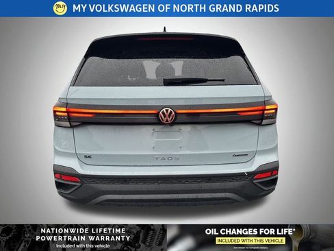 New 2026 Volkswagen Taos SE image 4