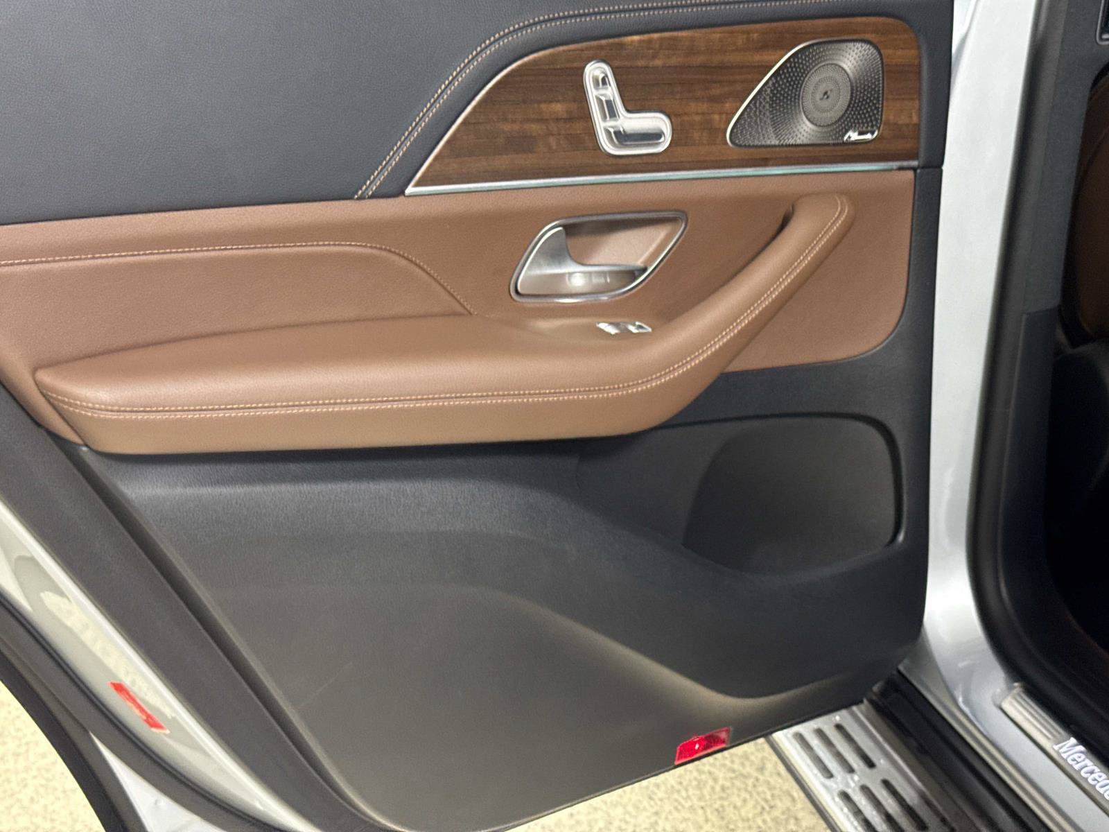 Used 2024 Mercedes-Benz GLS 450 4MATIC image 12