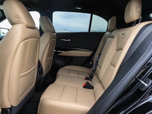 Used 2024 Cadillac XT4 Luxury w/ Cold Weather Package FWD image 18