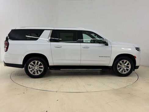 Used 2021 Chevrolet Suburban Premier w/ Premium Package RWD image 8