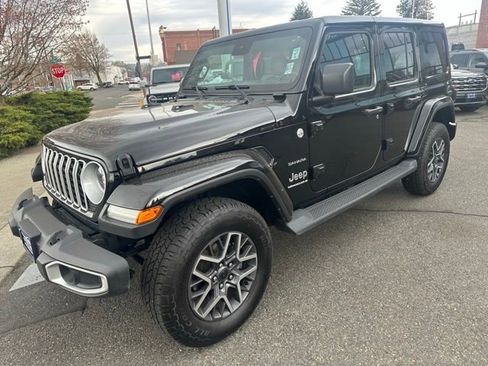 Used 2024 Jeep Wrangler Unlimited Sahara AWD/4WD image 7