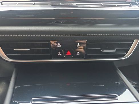 Certified 2024 Volkswagen Atlas Cross Sport SE AWD/4WD image 17