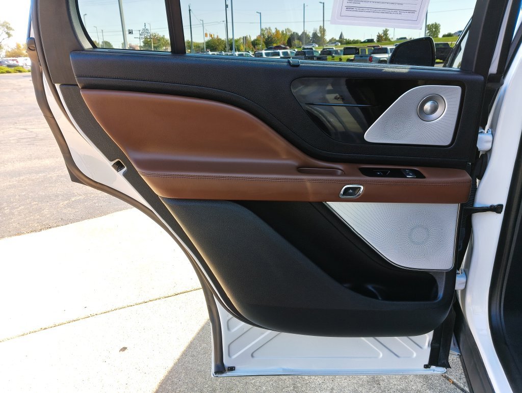 Used 2021 Lincoln Aviator Reserve AWD/4WD image 13