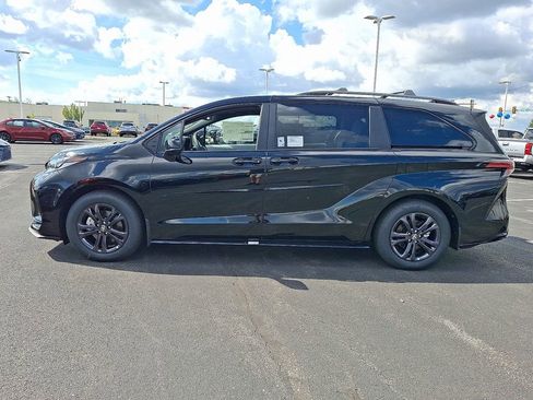 New 2026 Toyota Sienna XSE AWD/4WD image 4