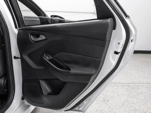 Used 2017 Ford Focus ST FWD image 45
