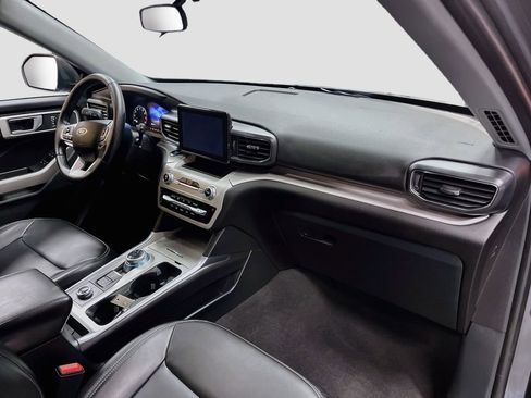 Used 2024 Ford Explorer XLT w/ Equipment Group 202A image 28