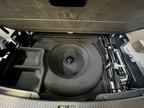 Certified 2025 Volkswagen Atlas SEL image 31