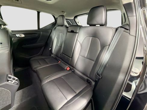 Certified 2025 Volvo XC40 B5 Core image 25