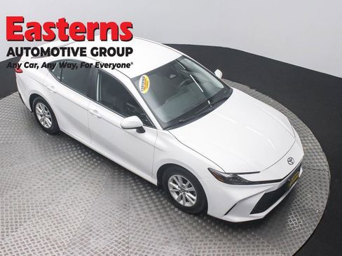 Used 2025 Toyota Camry LE FWD image 3