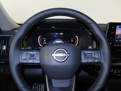 New 2026 Nissan Pathfinder SL image 17