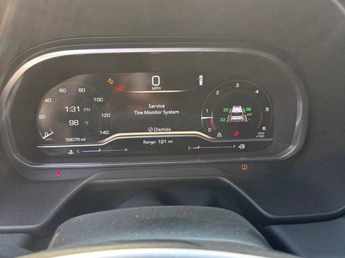Used 2023 GMC Yukon XL SLT w/ SLT Premium Package RWD image 3