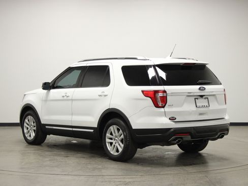 Used 2018 Ford Explorer XLT w/ Equipment Group 201A image 6