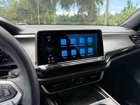 Used 2024 Volkswagen Atlas Cross Sport SE FWD image 19