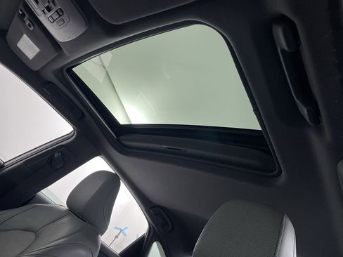 Used 2019 Toyota Avalon Limited image 20