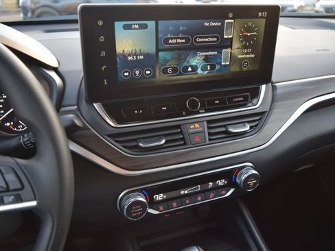 Used 2025 Nissan Altima 2.5 SV w/ SV Special Edition Package image 14