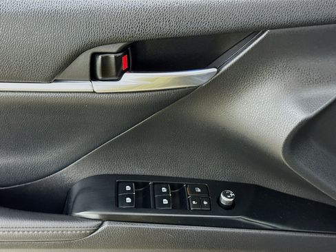 Used 2020 Toyota Camry XLE image 19