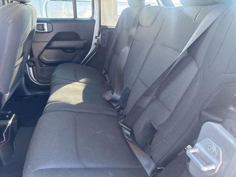 Used 2020 Jeep Wrangler Unlimited Sahara image 12