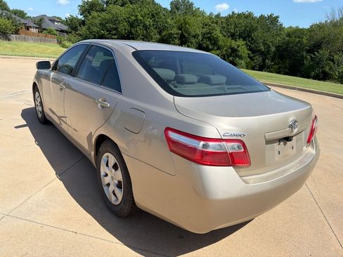 Used 2009 Toyota Camry LE FWD image 4